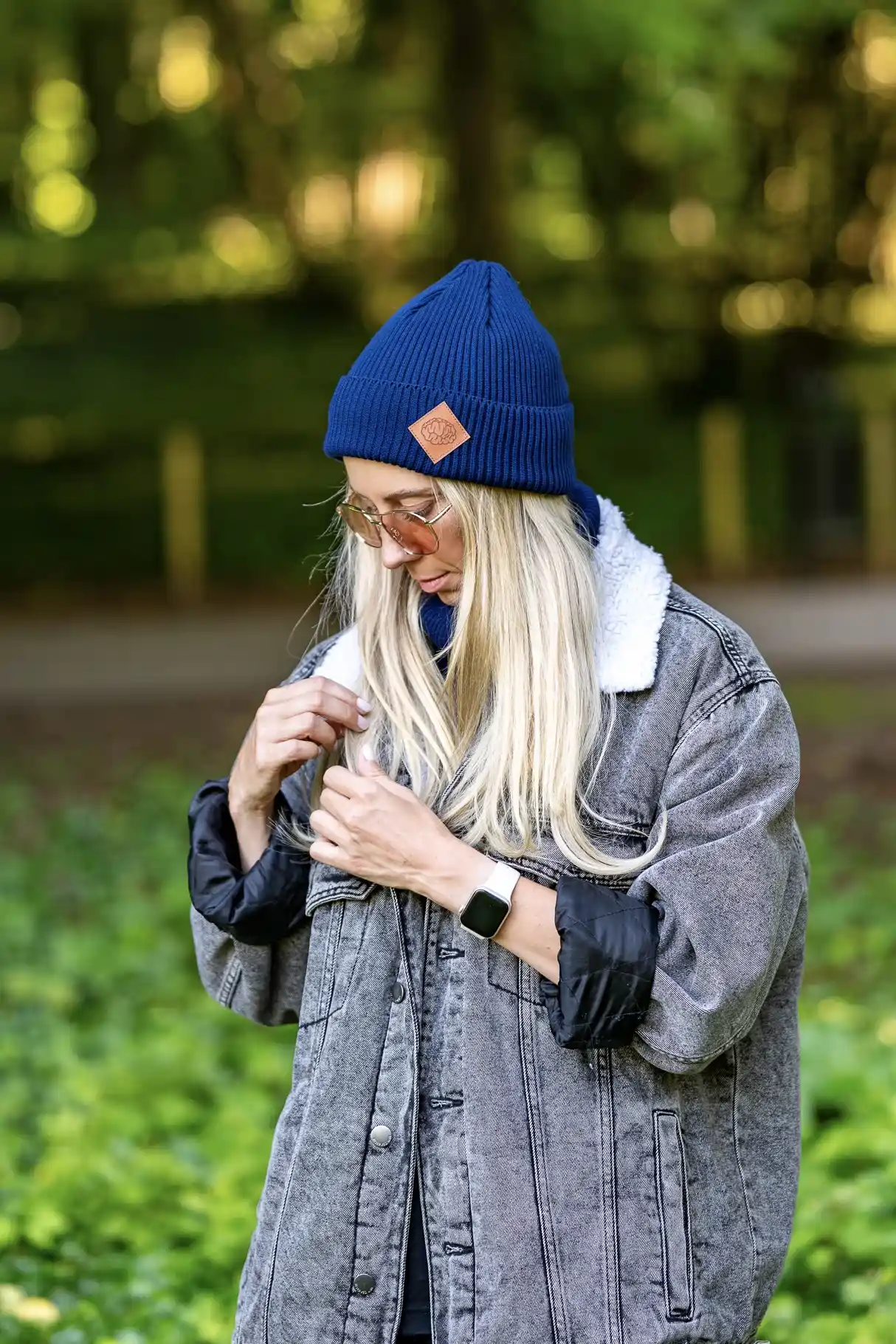 Bawełniana czapka beanie logo ekoskórka "Ciemny Granat Navy" 229 modna granatowa czapka