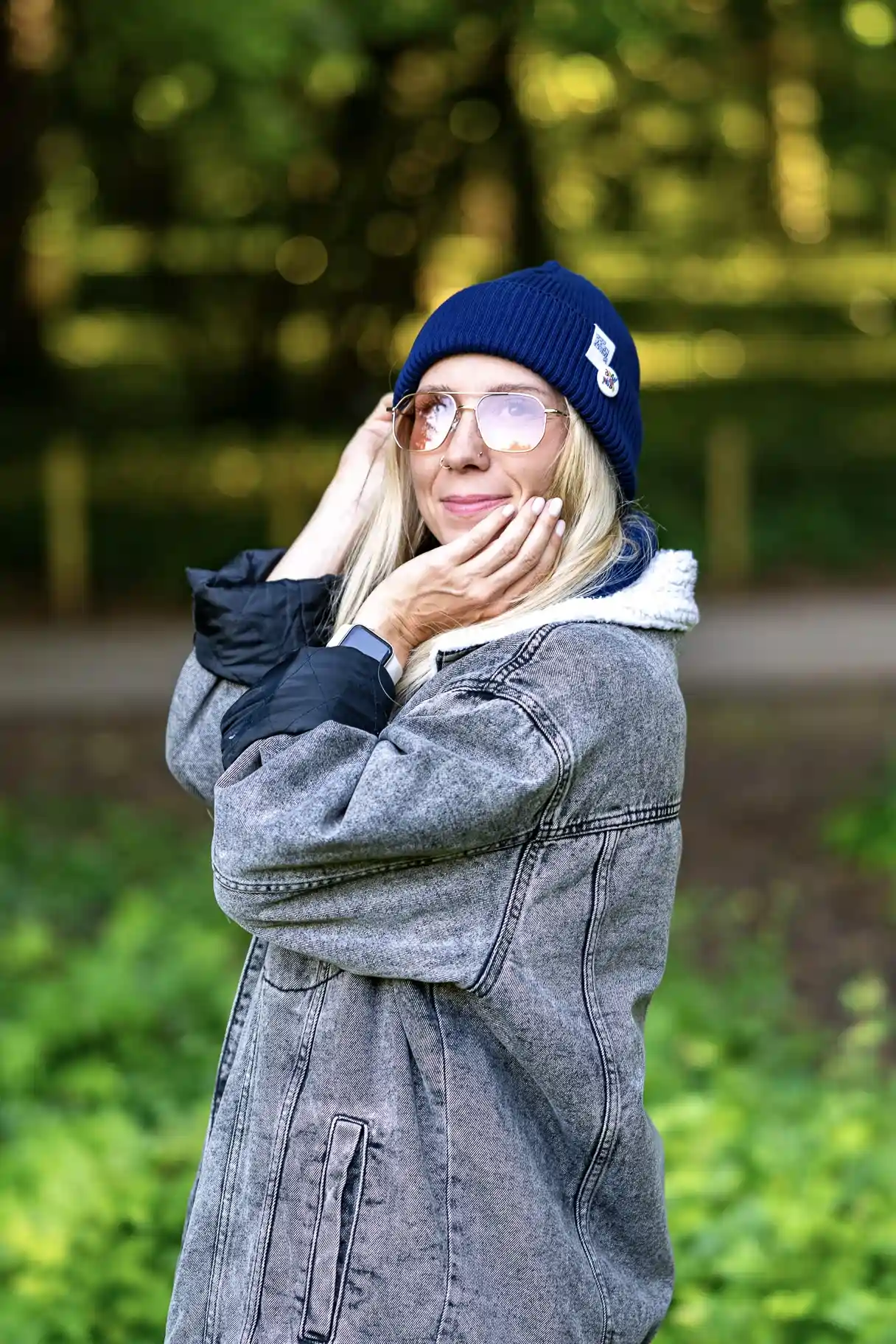 Damska czapka beanie z bawełny logo kolorowe "Ciemny Granat Navy" 95 modna krótka czapka