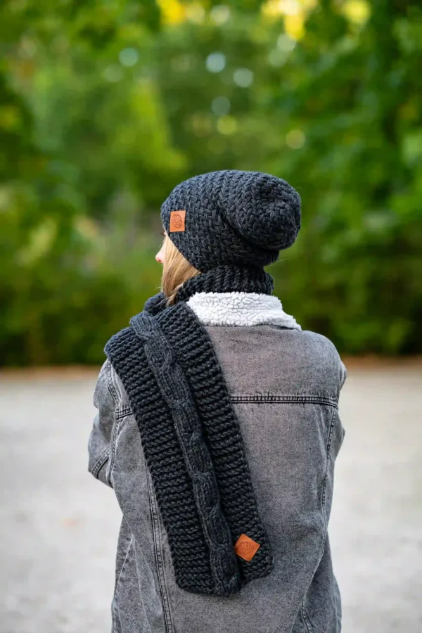 Czapka MERINO 34% "Czarna Perła" EXPLORER 10 szal damski z wełny alpaki