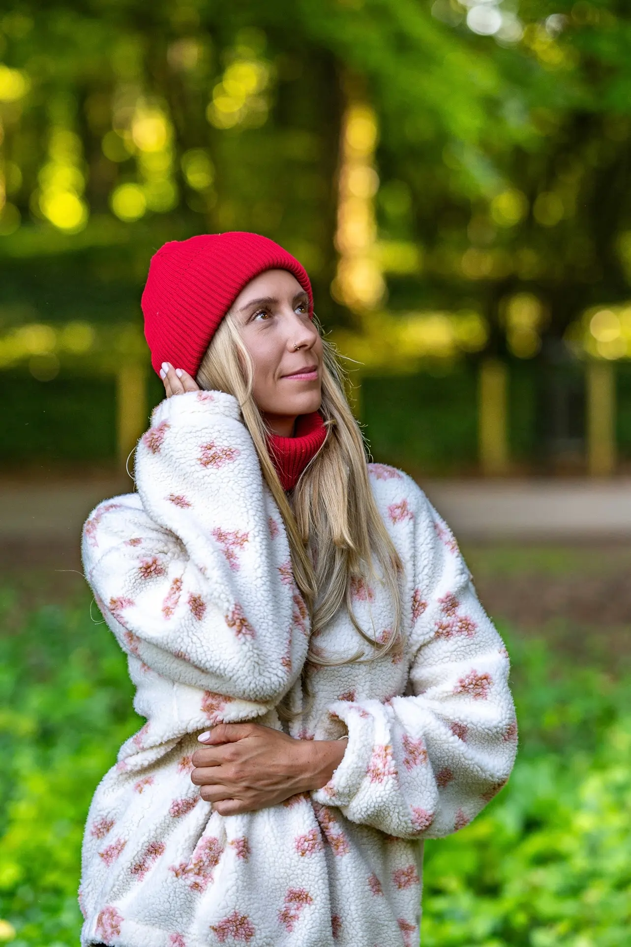 Czapka beanie z bawełny logo kolorowe "Czerwony" 118 wywijana czapka damska