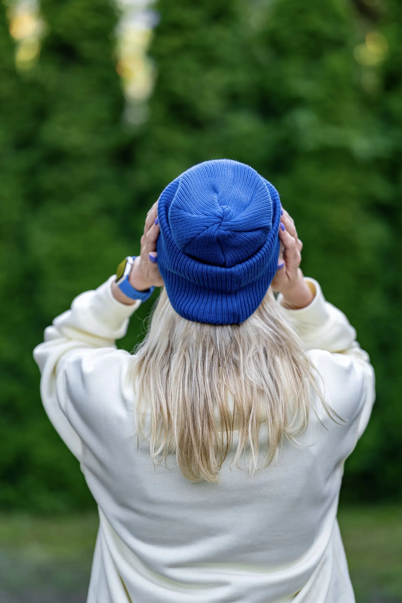 Czapka slouchy MERINO logo kolorowe "Niebieski Kobalt" 42 20260724 DSC 9669