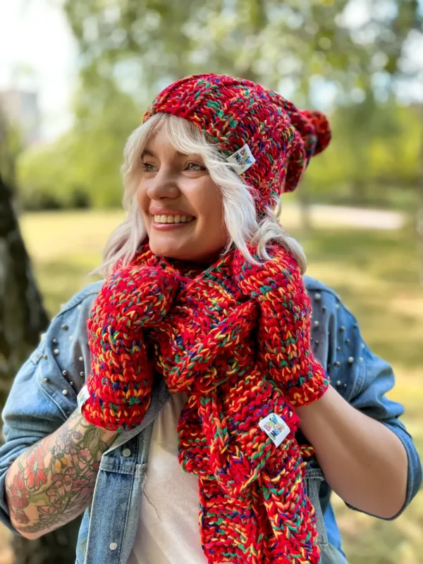 Czapka z polarem i pomponem – praktyczna i stylowa, doskonała na stok narciarski i codzienne wyjścia