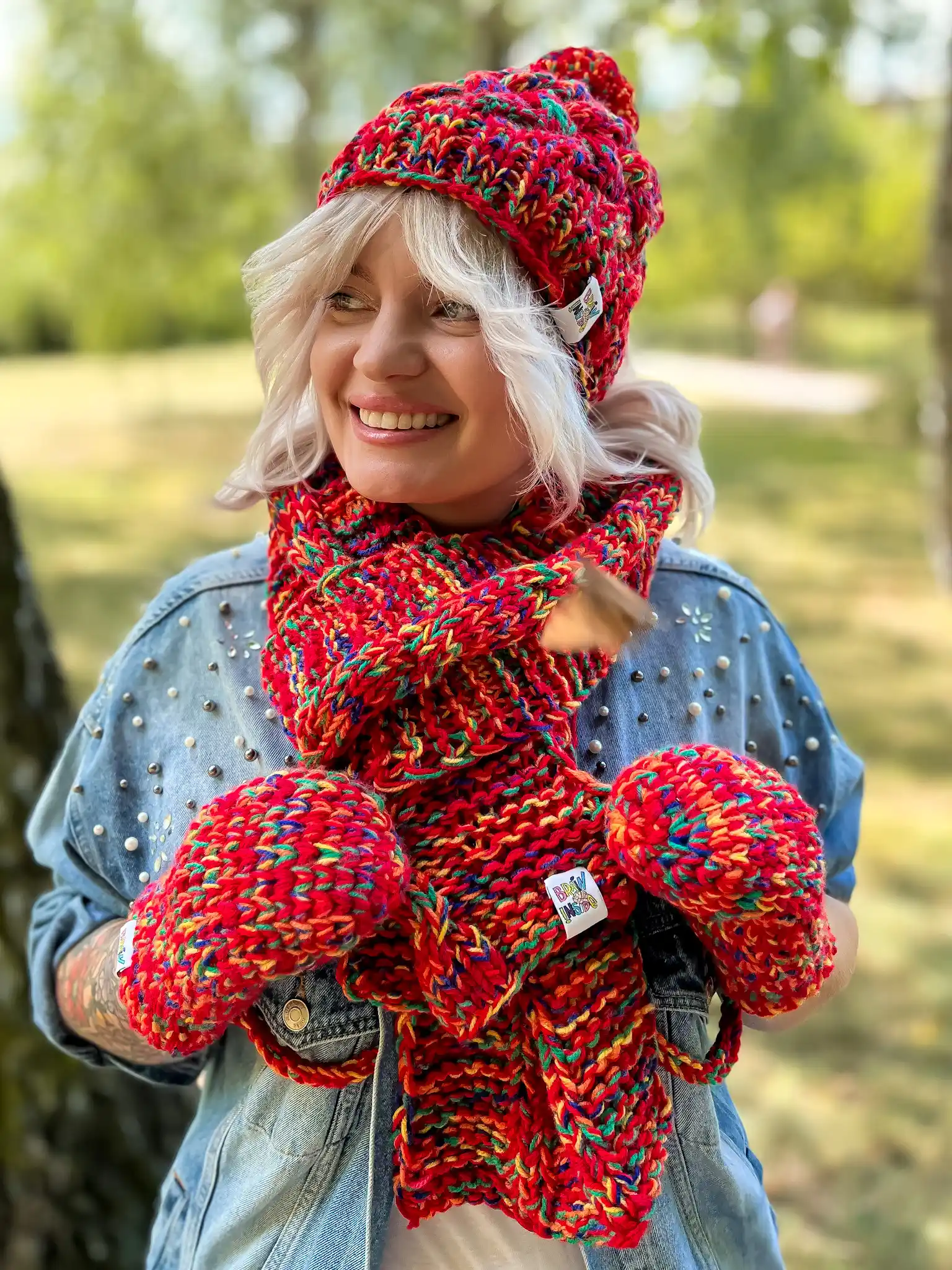 Rękawiczki handmade ze sznureczkiem ,,Czerwienie" 79 Eleganckie czerwone mitenki, wykonane na drutach