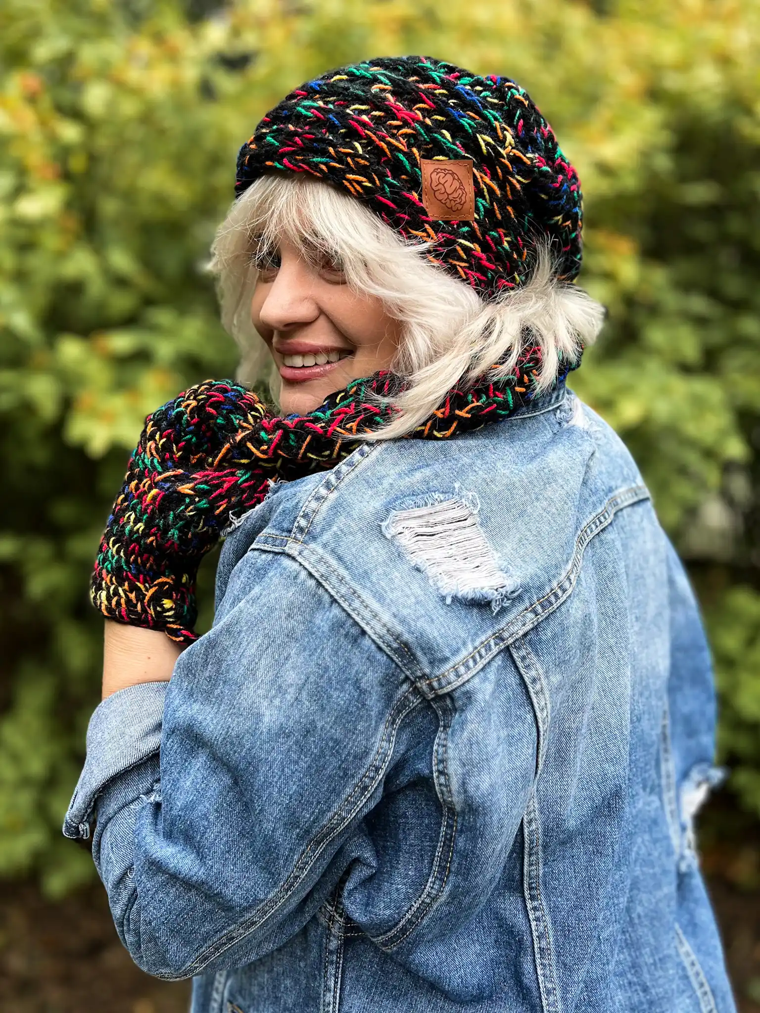 Czapka nieugniatająca włosów THIS IS IT ,,Czarne czerwienie" 37 Komfort i styl – czapka oversize nieuklepująca włosów dla wymagających.