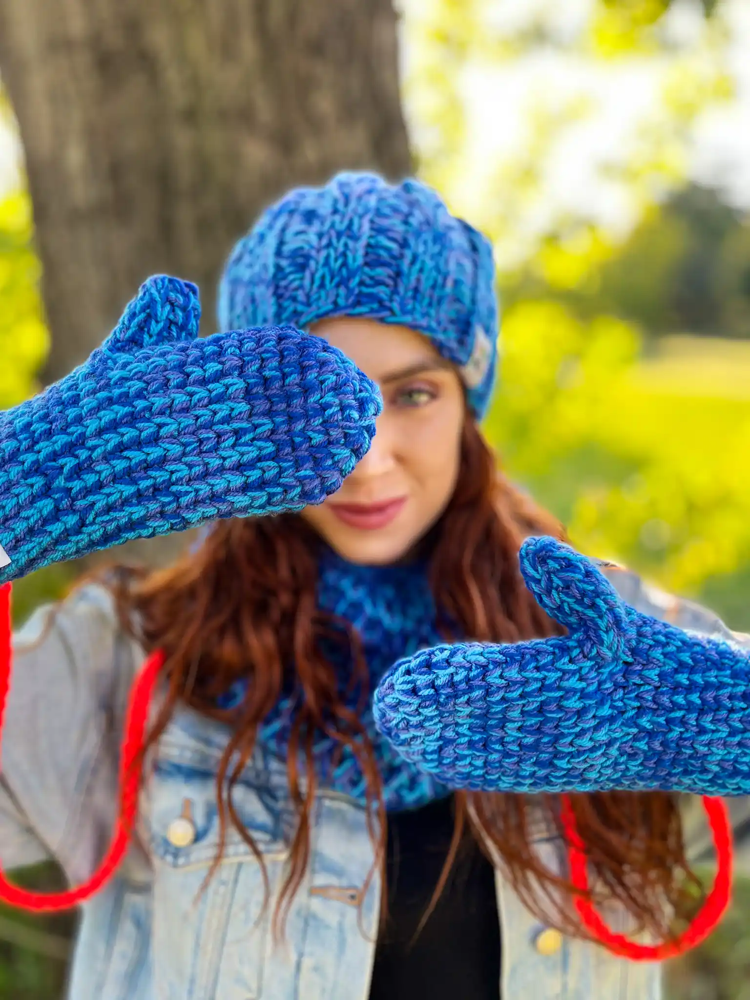 Rękawiczki handmade ze sznureczkiem ,,Niebieskości" 87 Ręcznie robione rękawiczki z jednym palcem, oldschool styl.