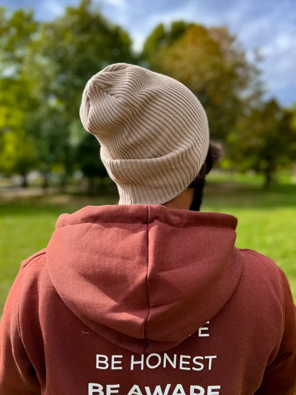 Męska bawełniana czapka jesienna logo ekoskórka "Beżowy" 12 Stylowa czapka slouchy męska, cotton beż
