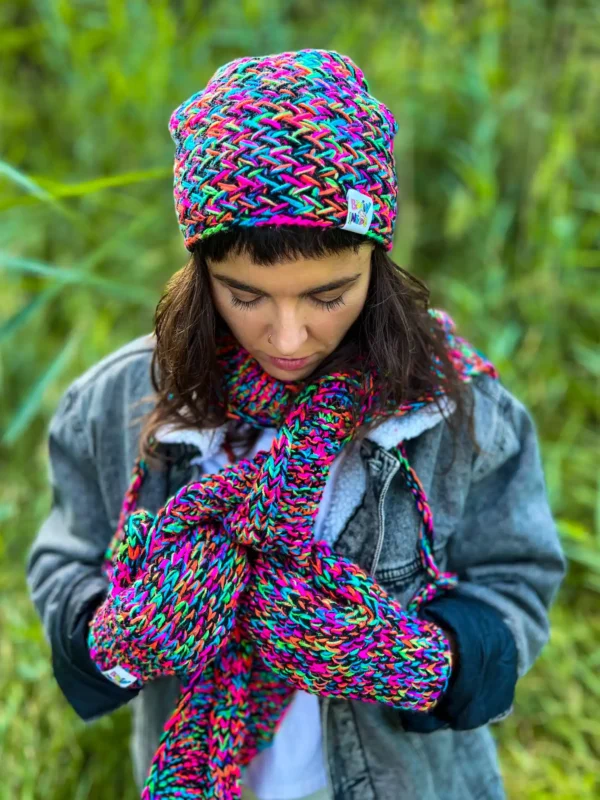 Wełniana czapka slouchy – luźny krój dla wyjątkowego komfortu i stylu.