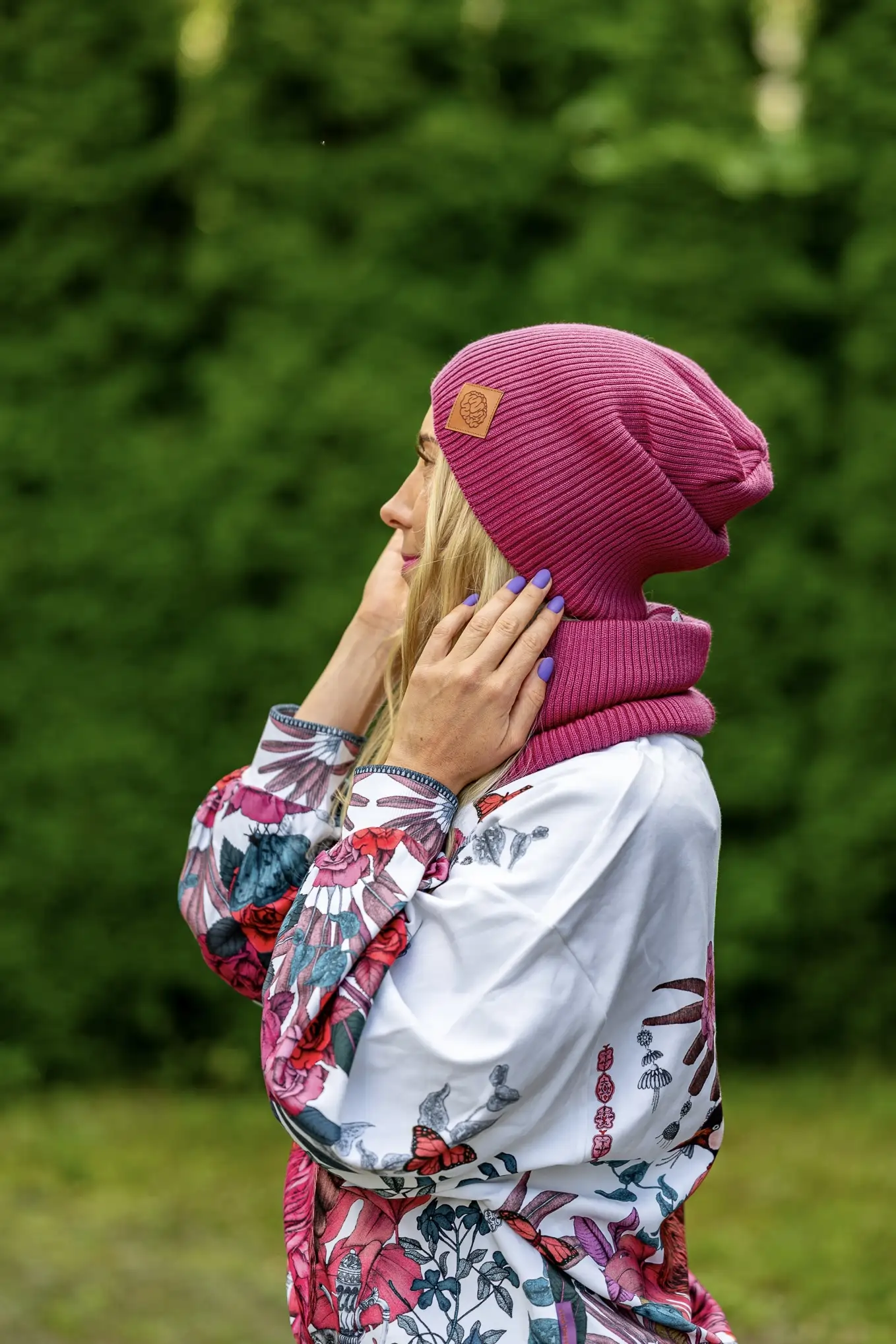 Luźna damska czapka MERINO logo ekoskórka "Palona Malina" 32 czapka all season