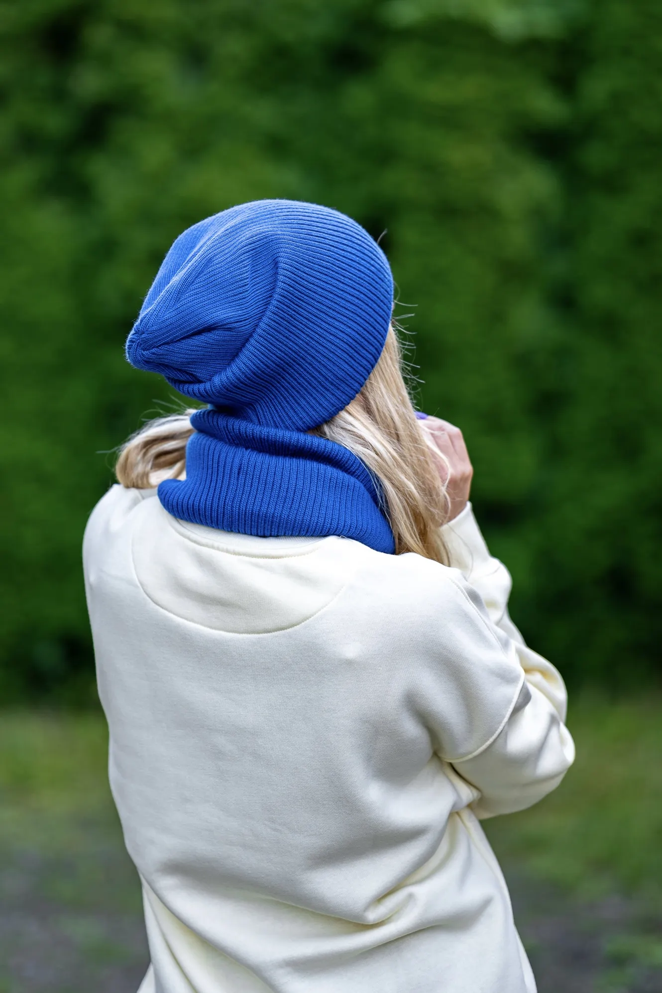 Czapka slouchy MERINO logo kolorowe "Niebieski Kobalt" 41 czapka damska na wiosnę