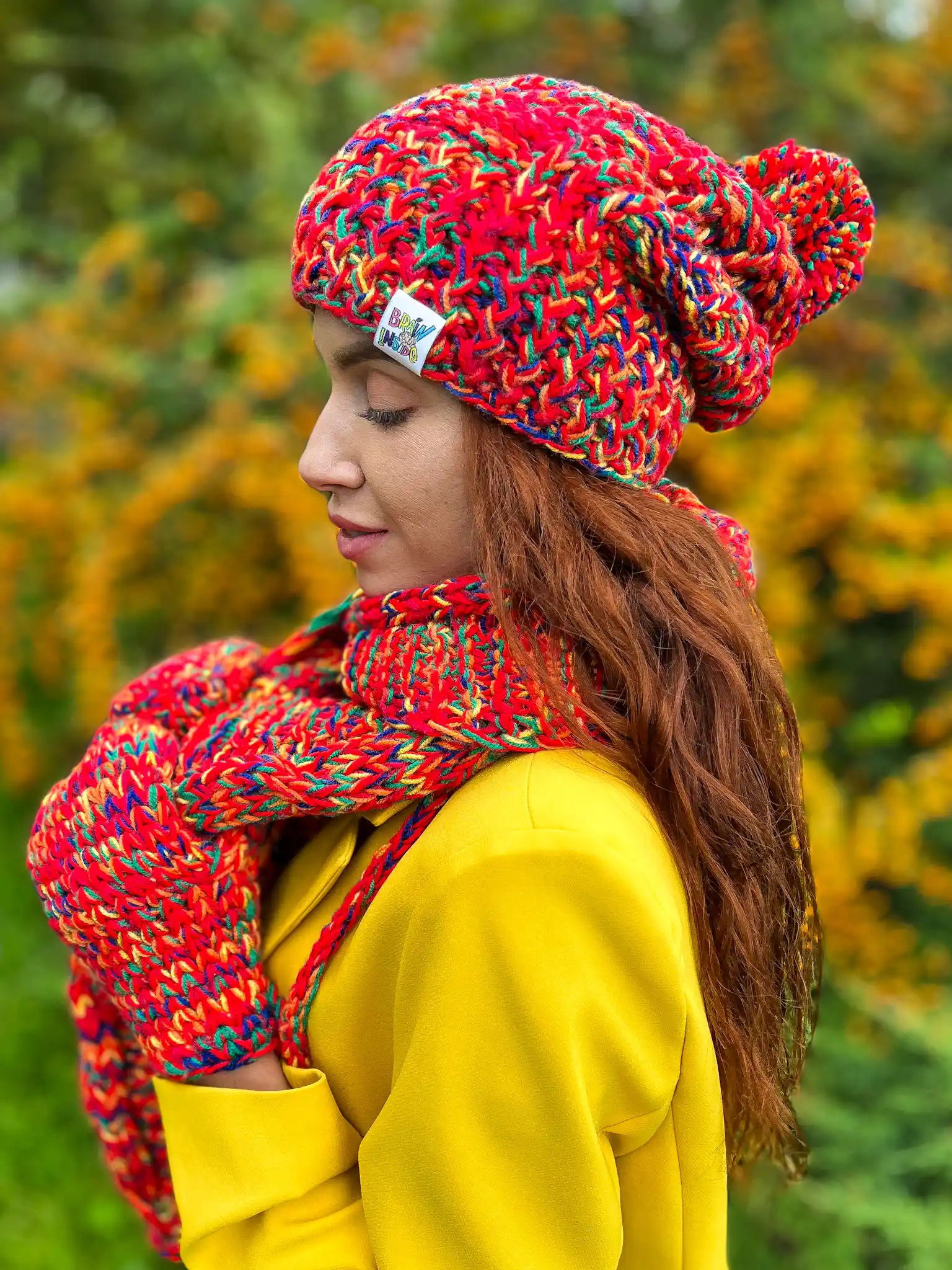 Rękawiczki handmade ze sznureczkiem ,,Czerwienie" 86 czerwone rękawiczki jednopalczaste
