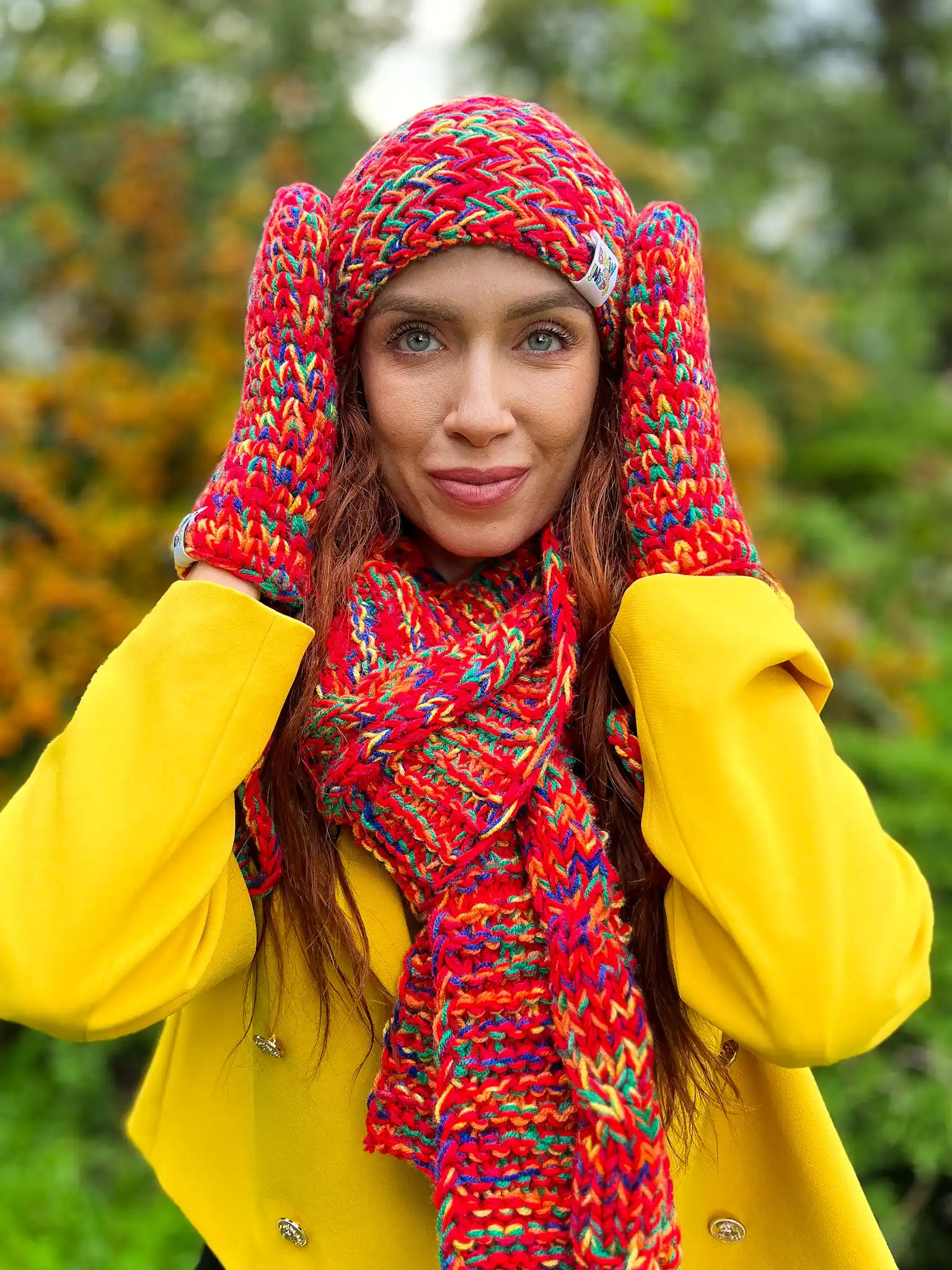 Rękawiczki handmade ze sznureczkiem ,,Czerwienie" 82 czerwone rękawiczki robione na drutach