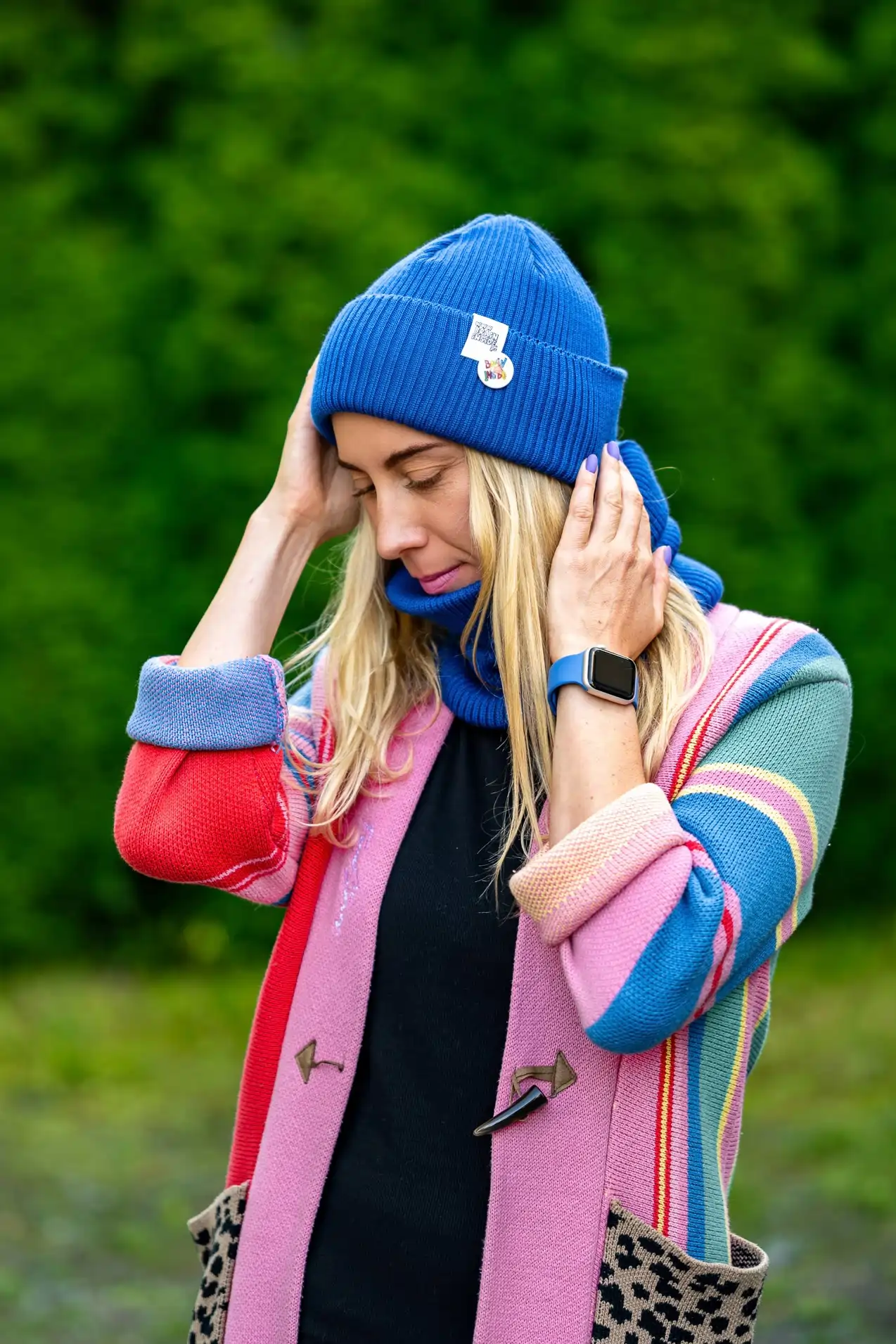 Beanie MERINO logo kolorowe "Niebieski Kobalt" 21 kobaltowa czapka beanie merino