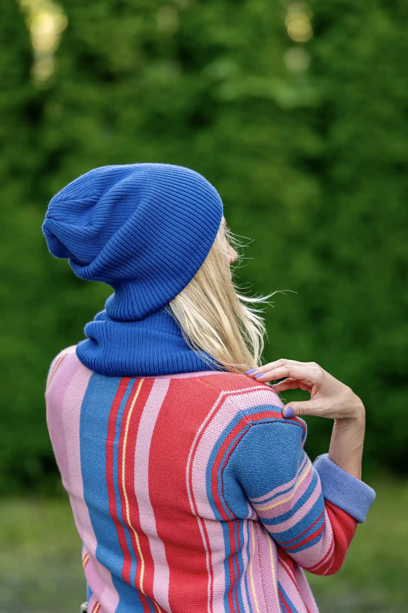 Czapka slouchy MERINO logo kolorowe "Niebieski Kobalt" 36 kobaltowa czapka do stylizacji