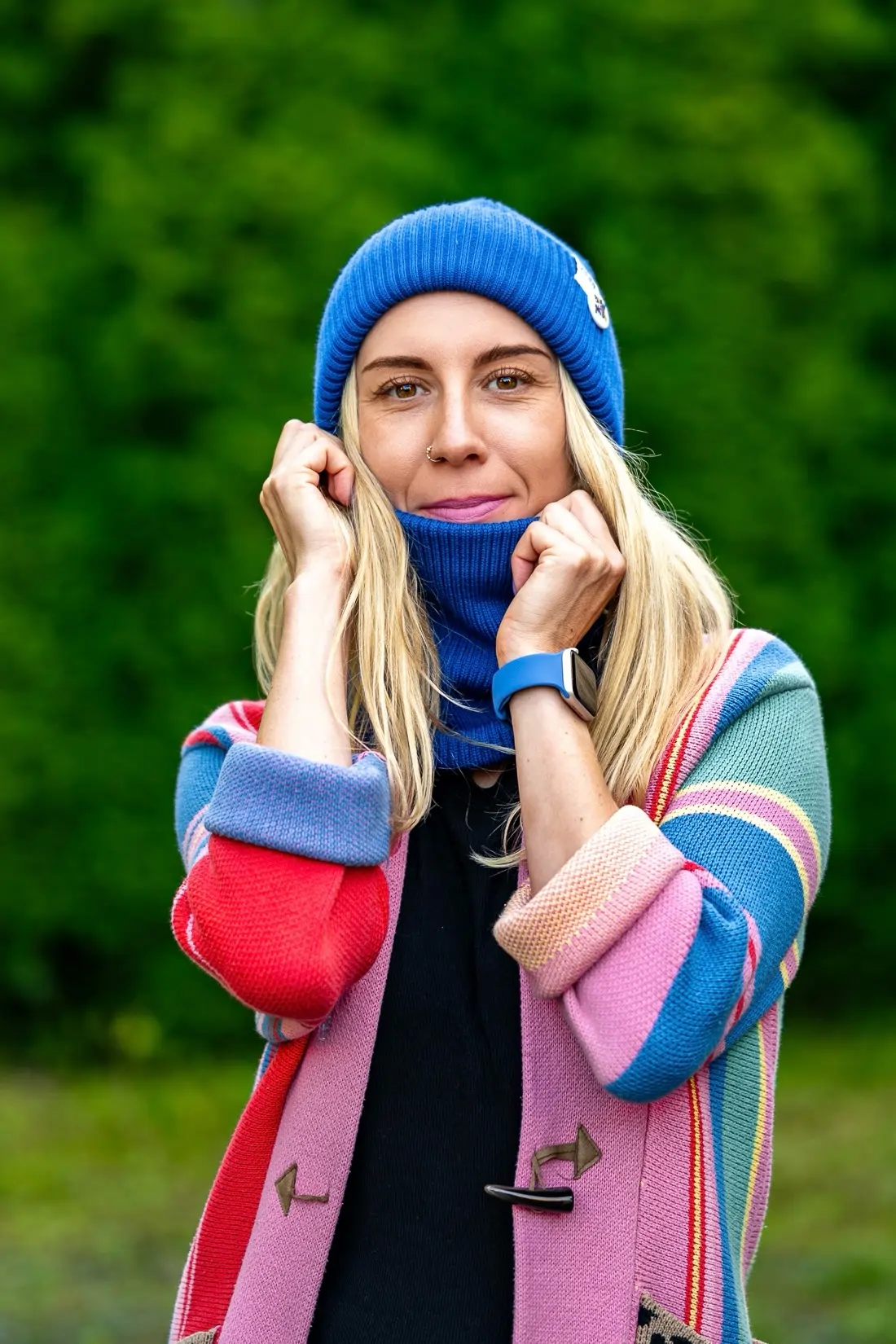 Beanie MERINO logo kolorowe "Niebieski Kobalt" 20 kobaltowa czapka merino