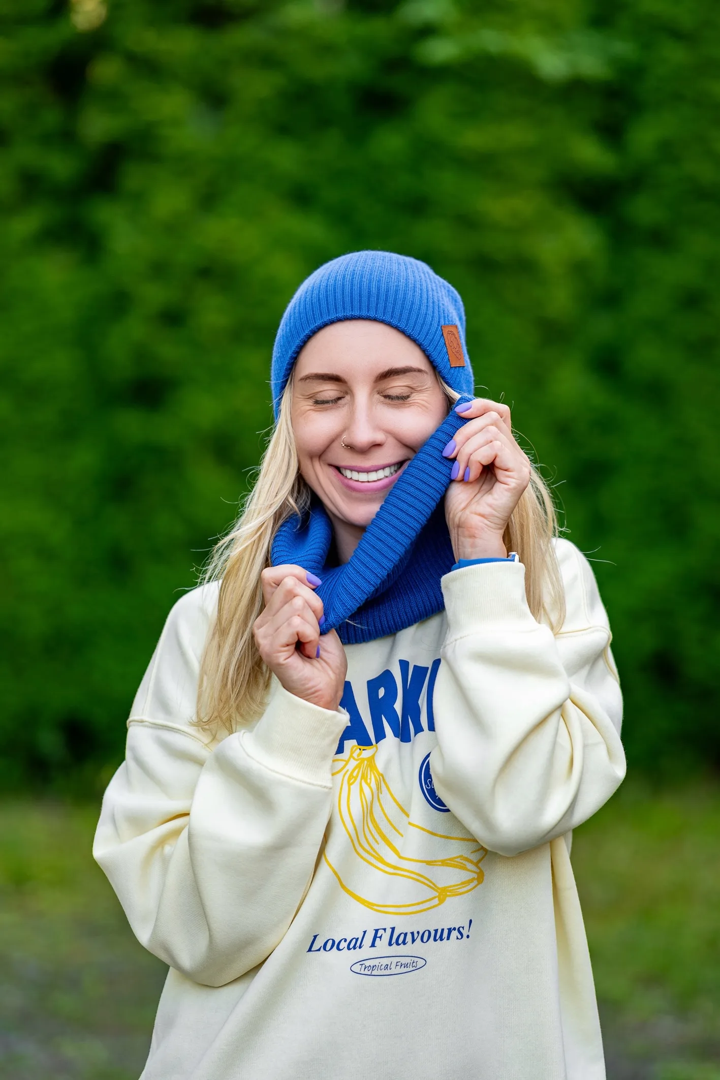 Czapka long MERINO logo ekoskórka "Niebieski Kobalt" 79 kobaltowa czapka z kominem