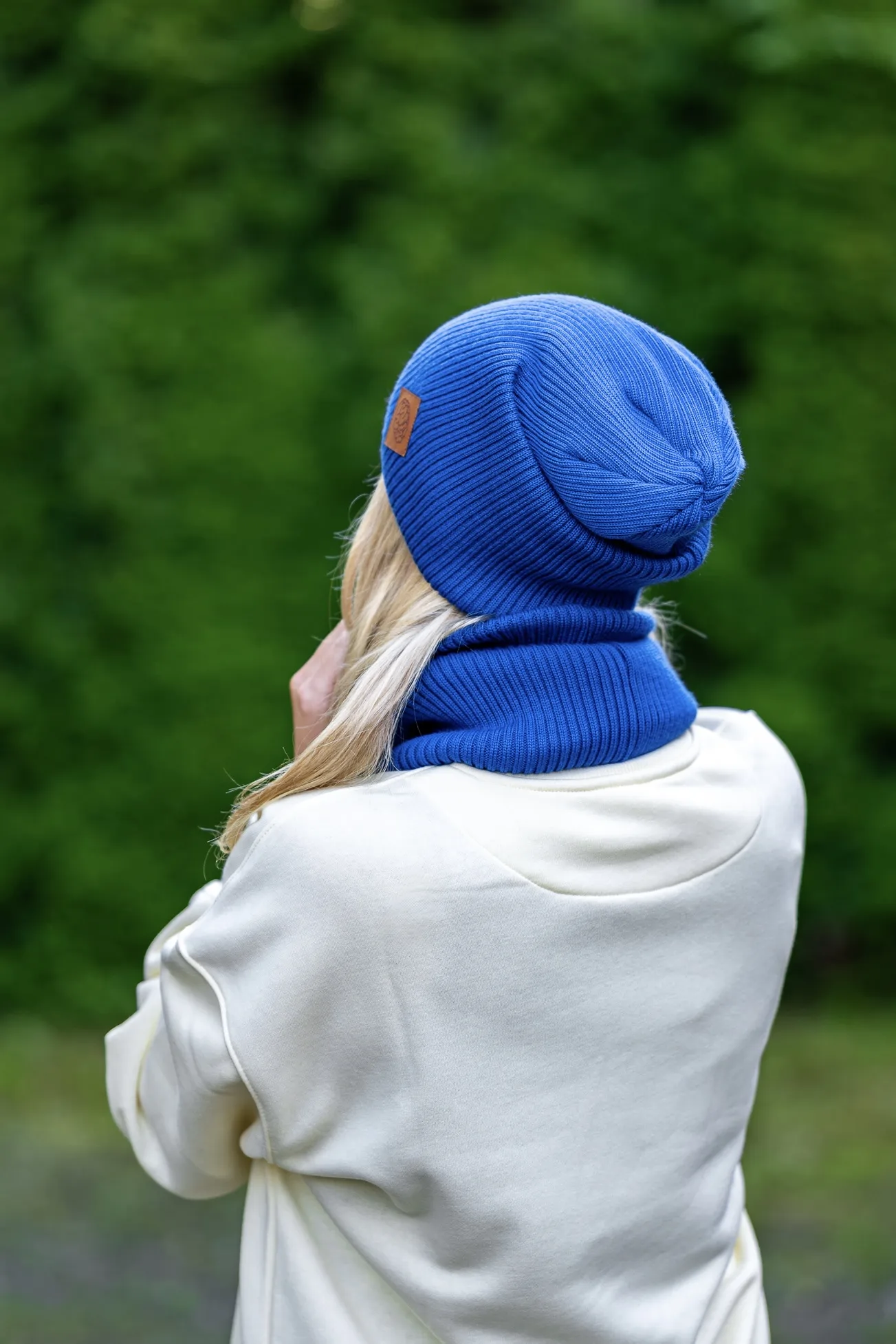 Czapka long MERINO logo ekoskórka "Niebieski Kobalt" 48 kobaltowy dodatek zimowy