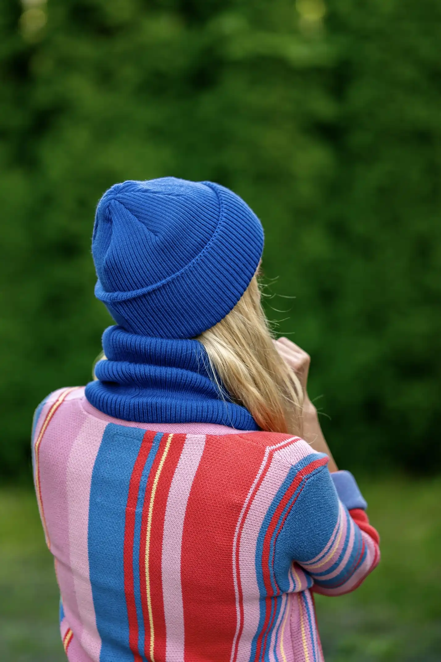 MERINO czapka beanie logo ekoskórka "Niebieski Kobalt" 24 komplet merino na zimę