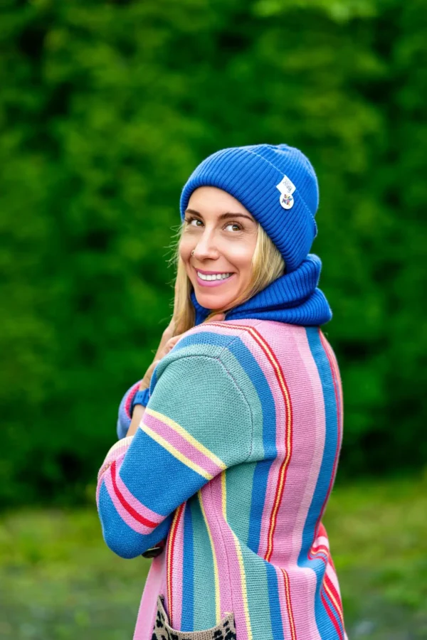 Beanie MERINO logo kolorowe "Niebieski Kobalt" 7 modna kobaltowa czapka