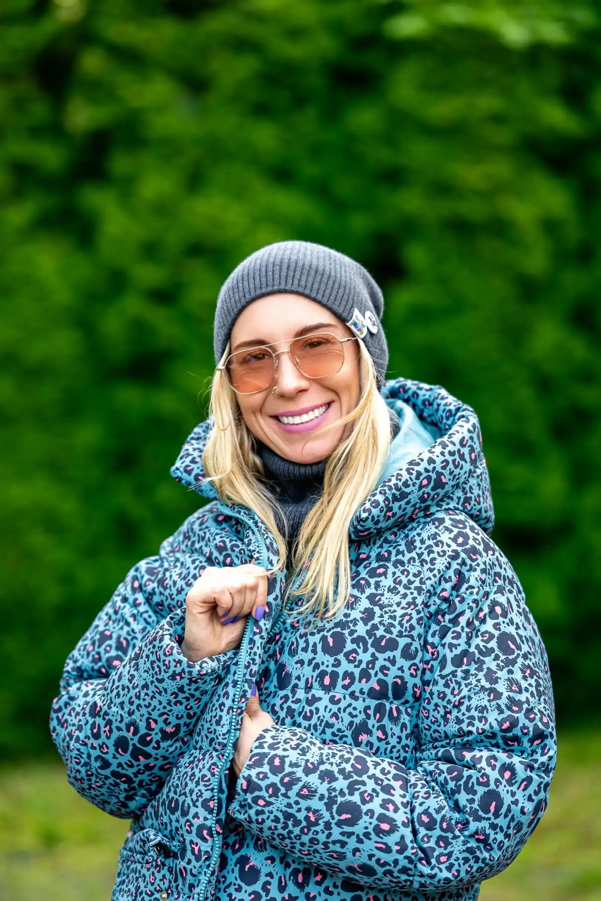 Damska czapka MERINO logo kolorowe "Ciemny Szary" 21 naturalna wełna merino
