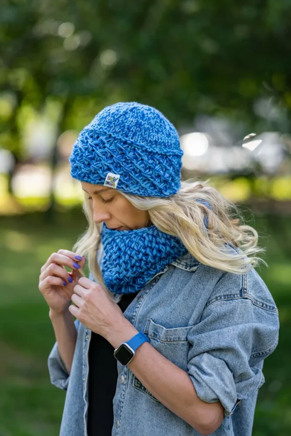 Czapka ,,Niebieskości" HOPE 10 niebieska czapka