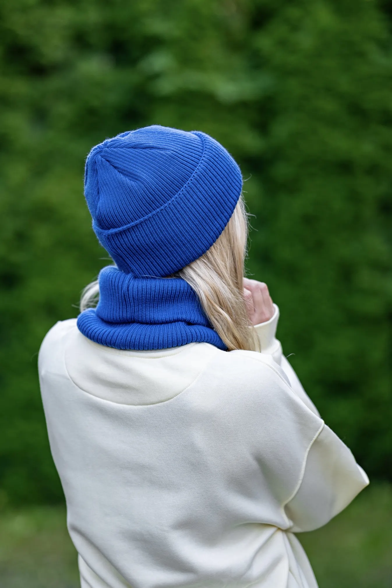 Beanie MERINO logo kolorowe "Niebieski Kobalt" 20 niegryząca czapka merino