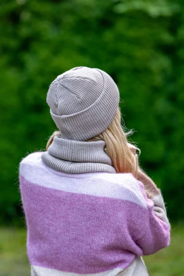 MERINO czapka beanie logo kolorowe "Beż" 12 beżowa czapka do płaszcza