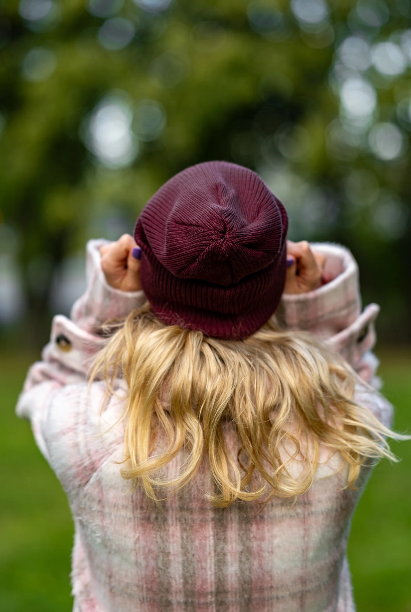 Czapka slouchy MERINO logo kolorowe "Bordo" 5 bordowa czapka na zimę