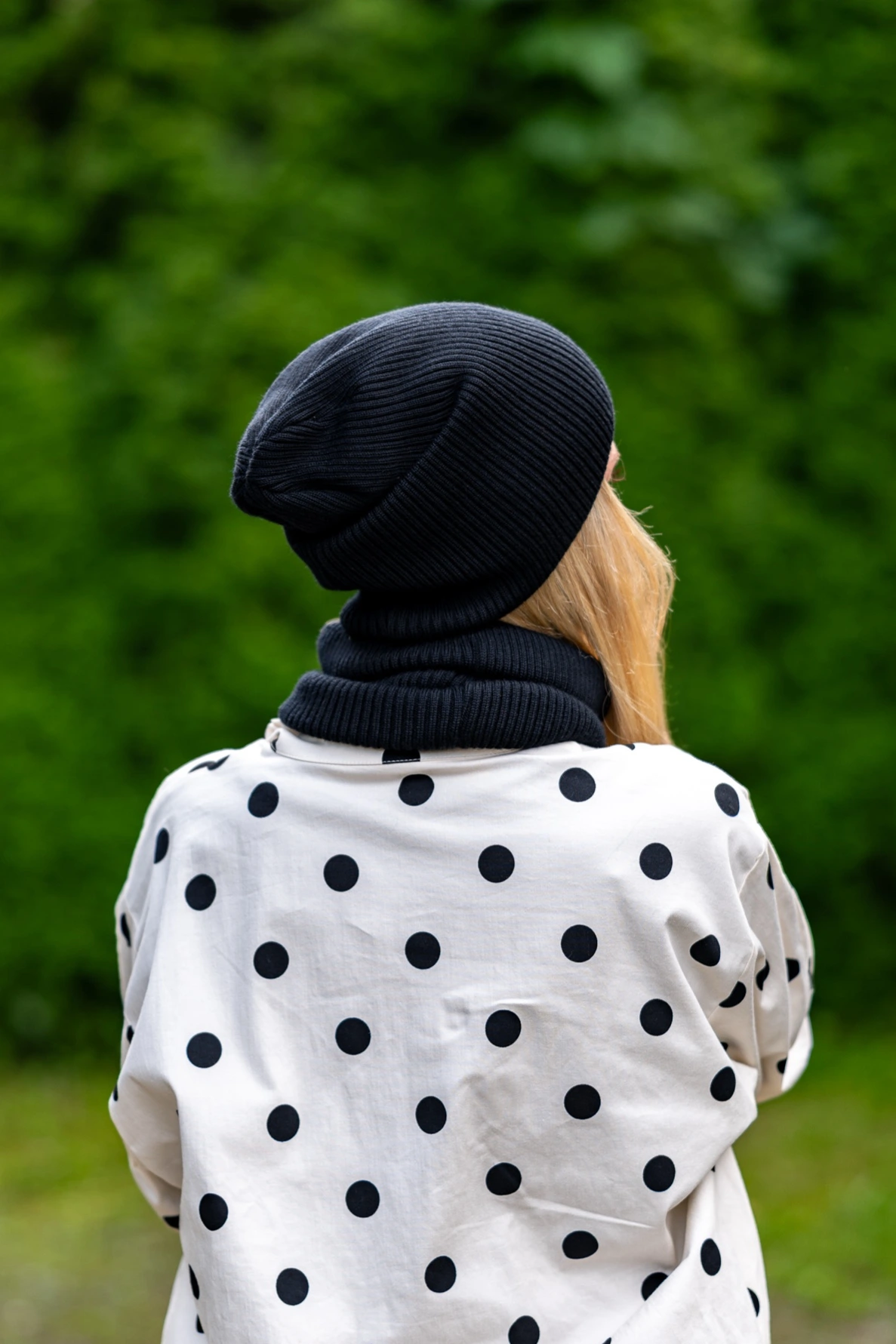 Czapka smerfetka MERINO logo kolorowe "Czarny" 70 czapka całoroczna damska merino