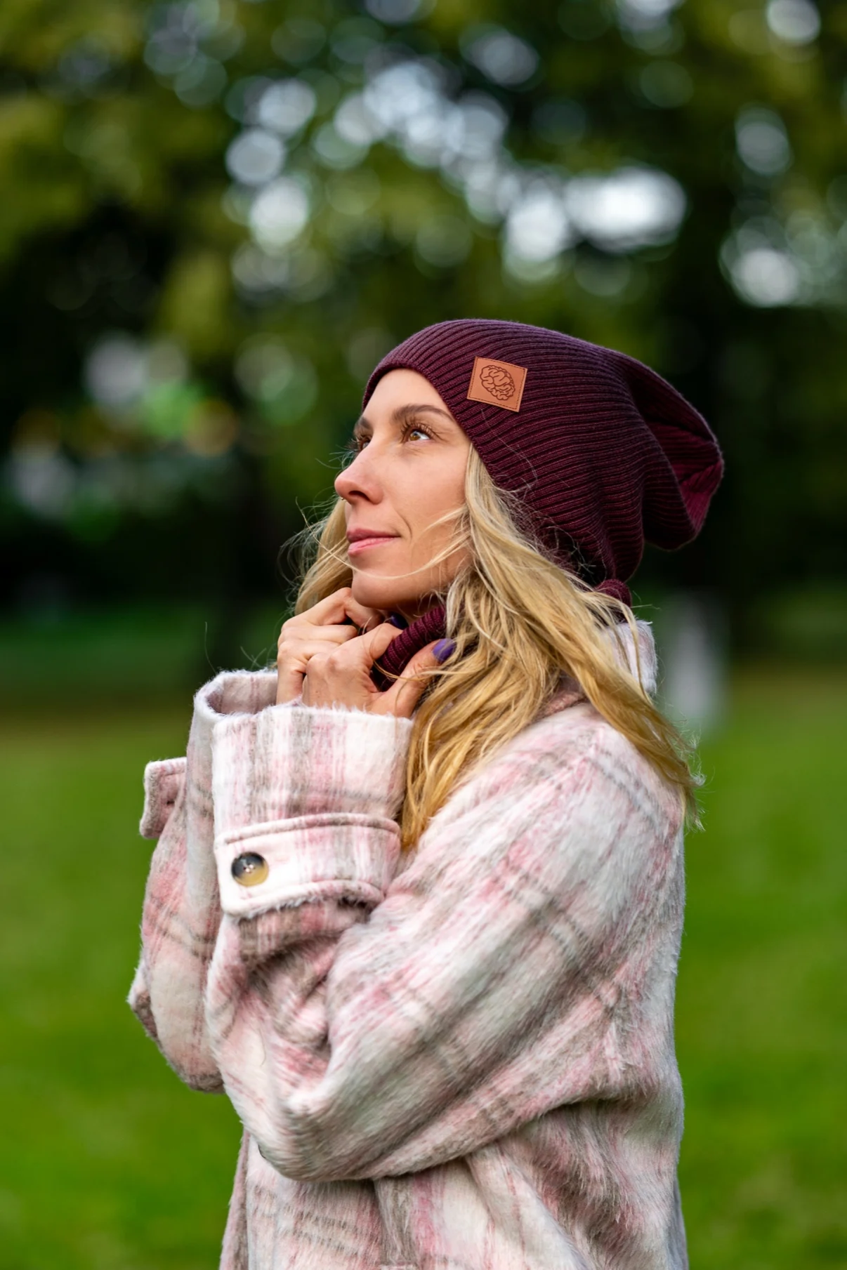 Czapka smerfetka MERINO logo ekoskórka "Bordo" 52 czapka komin merino