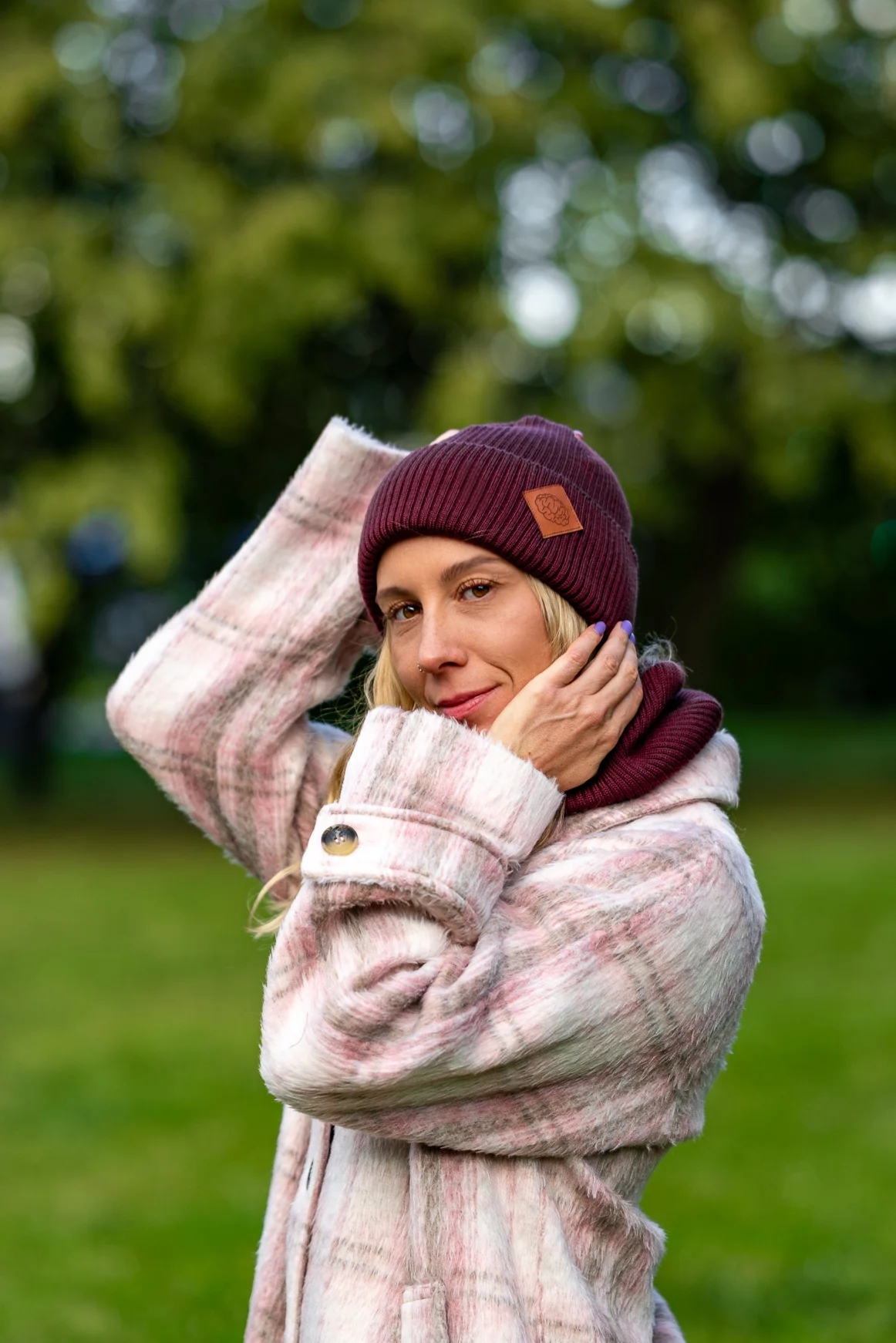 MERINO czapka wywijana logo ekoskórka "Bordo" 30 czapka merino na zimę