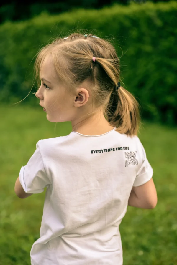 Biała koszulka dla dziecka "Beware: kid inside" 10 luźna bawełniana koszulka z napisem dla dziecka