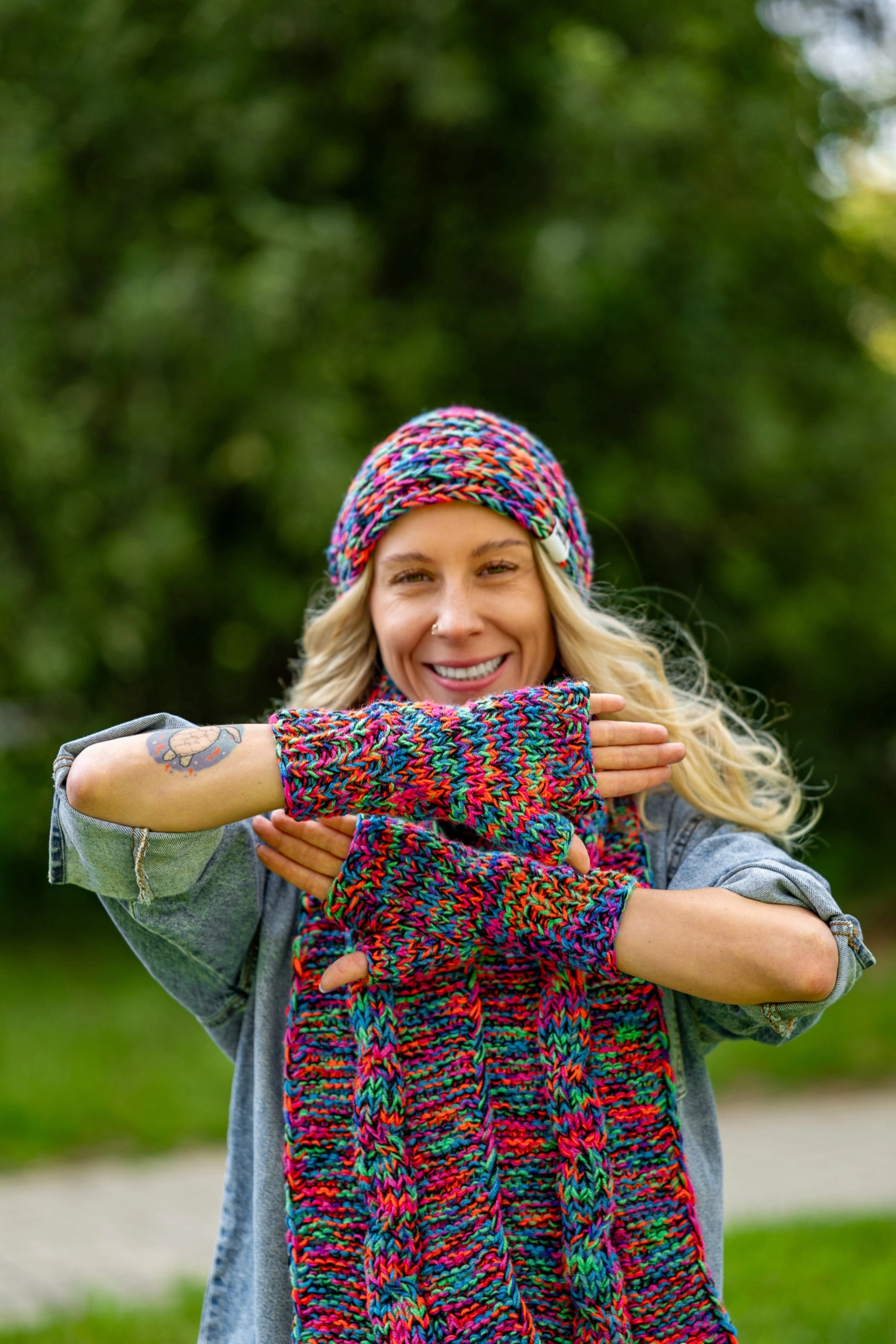 Mitenki MERINO 50% ,,Czarne Kolorki" 207 merino kolorowe mitenki