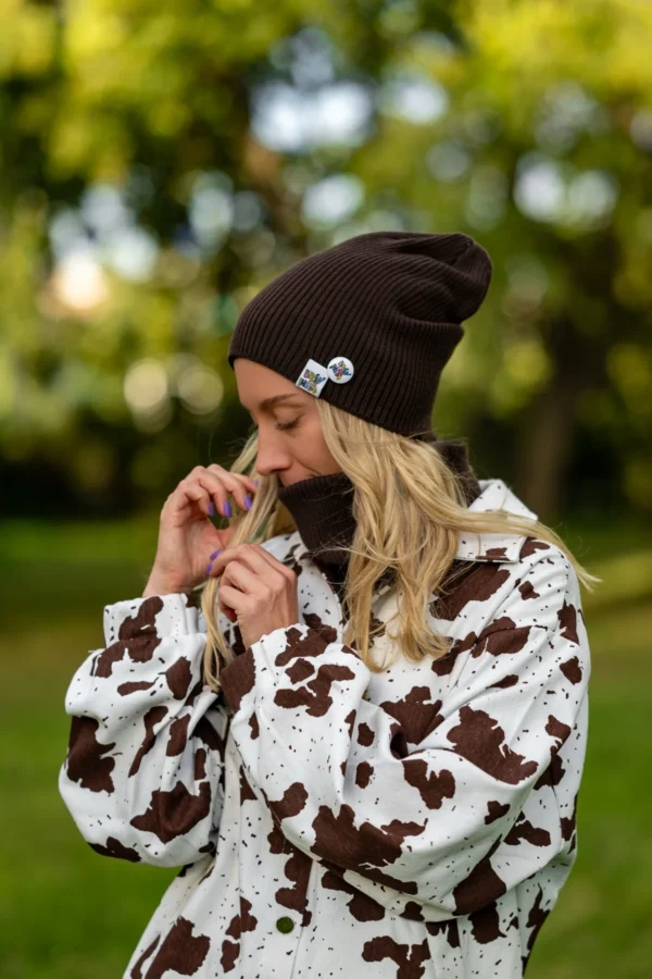 Luźna czapka MERINO logo kolorowe "Brąz" 13 merino na zimę