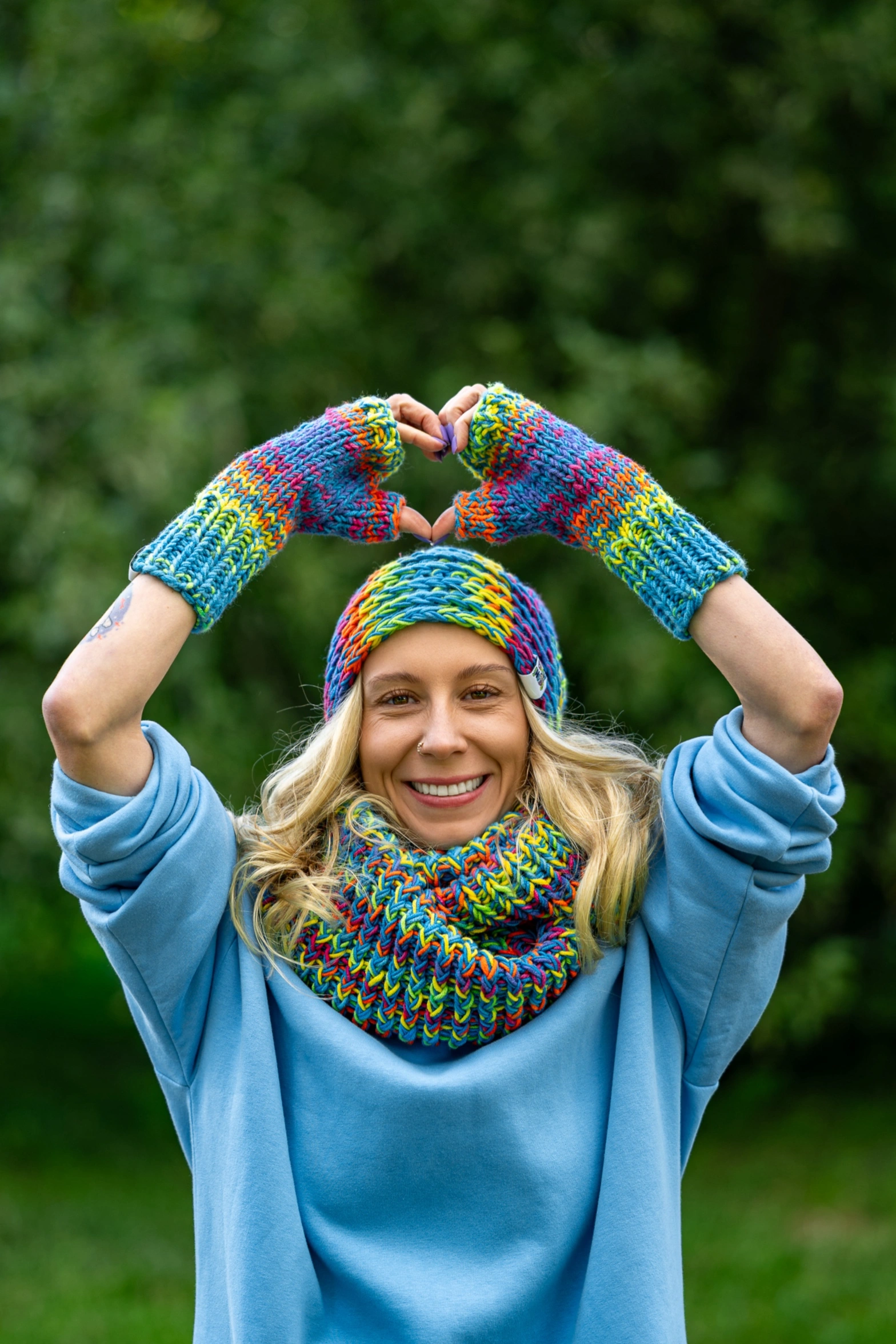Mitenki MERINO 50% ,,Tęcza Błękit" 22 młodzieżowe mitenki merino