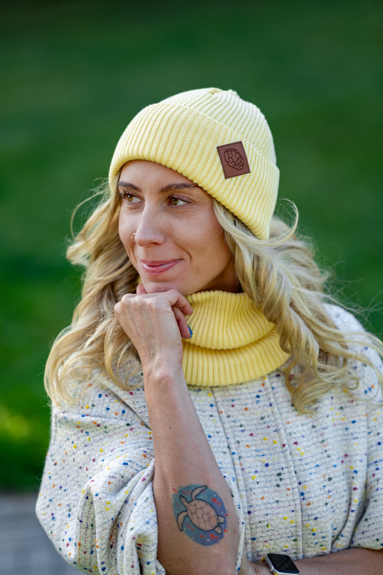 Damska beanie bawełniana logo ekoskórka "Banan" 18 żółta czapka z kominem