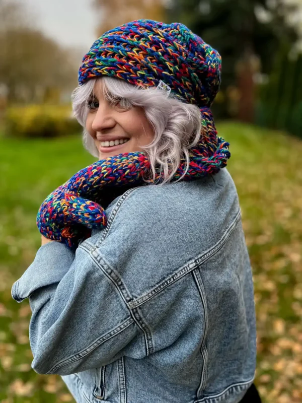 Ręcznie robiona czapka damska bez pompona