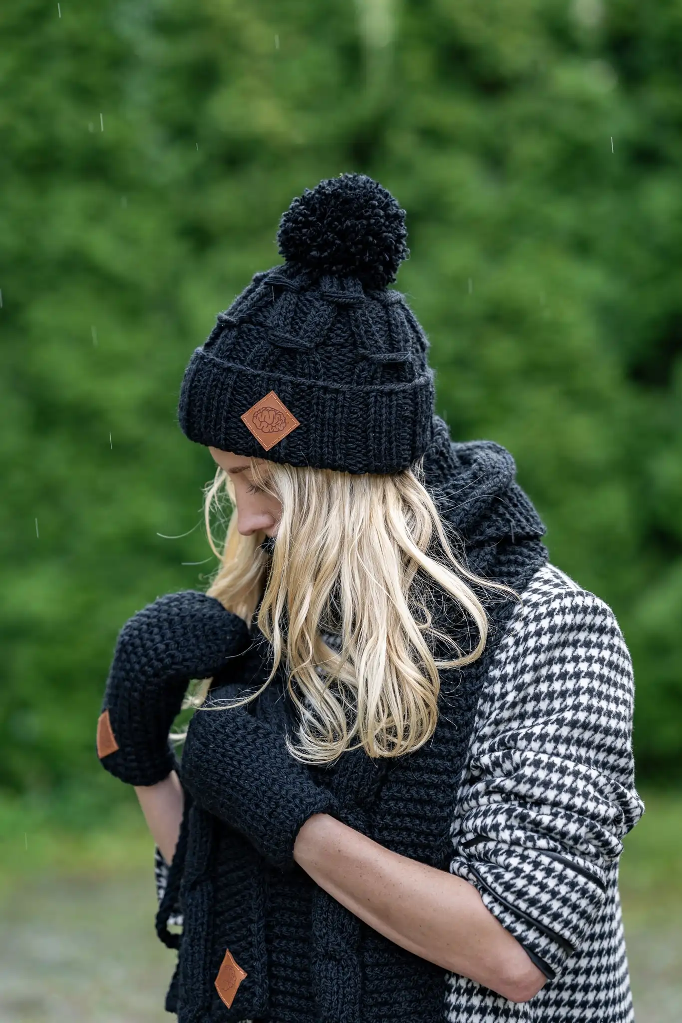Czapka Euforia z dodatkiem MERINO 67% "Czarny" 53 czapka merino z pomponem damska