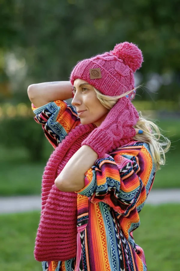 Mitenki MERINO 67% "Malina" 24 czapka moherowa z pomponem