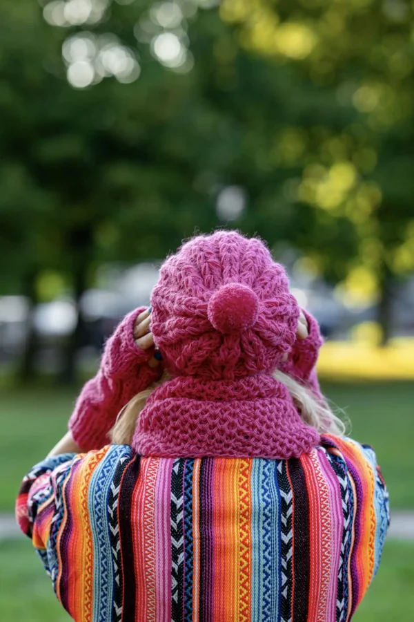 Czapka MERINO Smile "Malina" + podszewka JEDWAB 22 czapka z ozdobnym pomponem