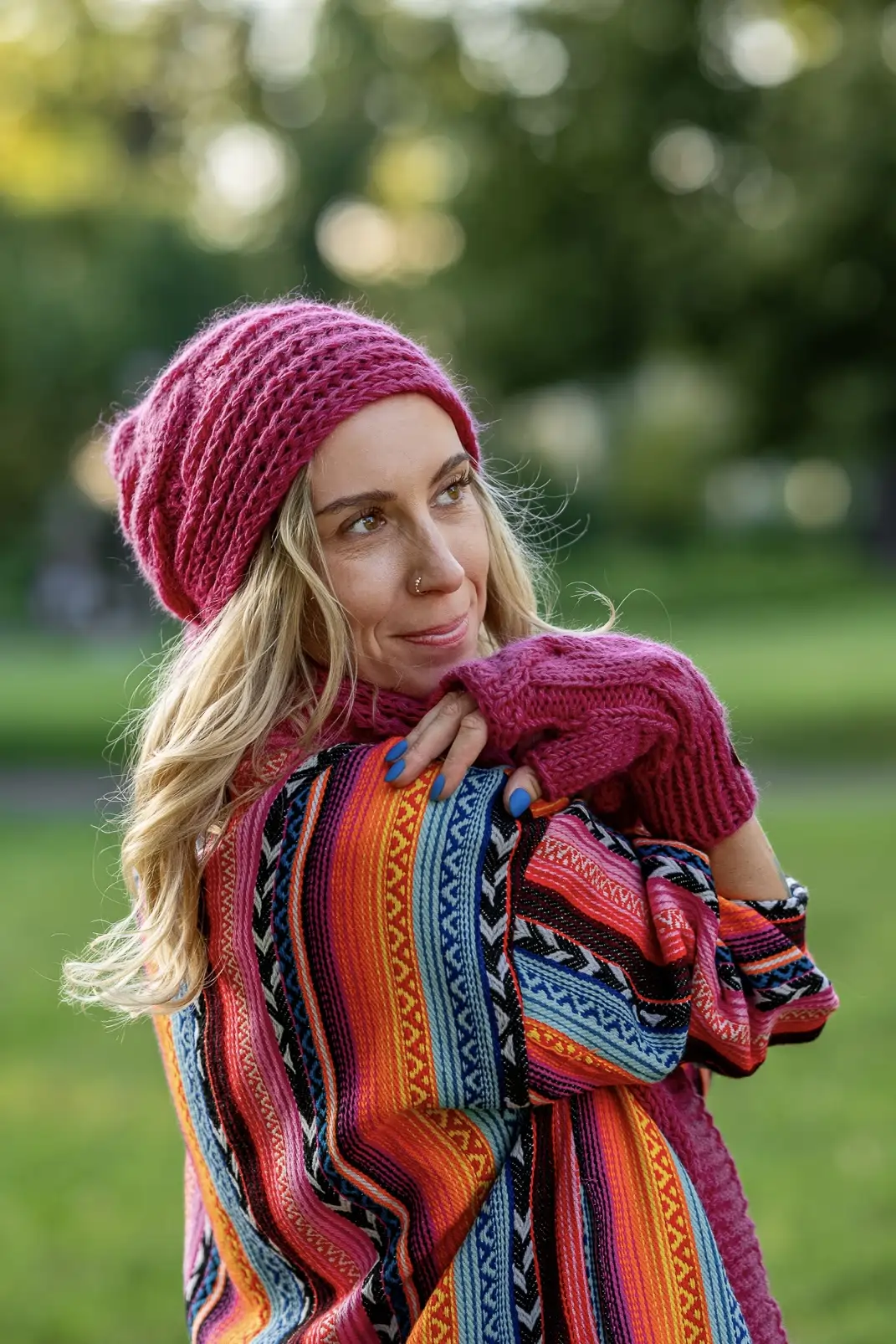 Czapka MERINO 67% This is it "Malina" 55 czapka zachowująca objętość włosów