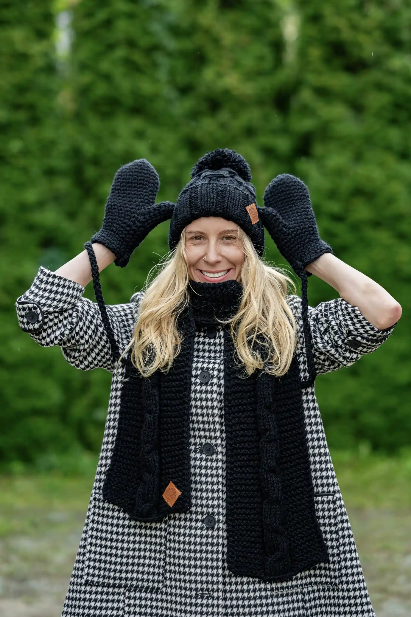Czapka Euforia z dodatkiem MERINO 67% "Czarny" 61 czapka zimowa merino z pomponem