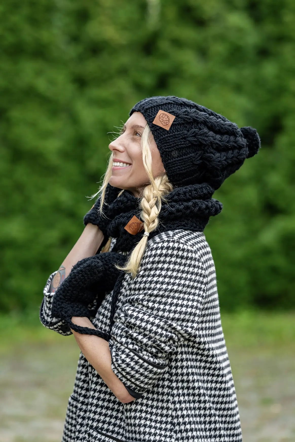 Czapka Smile z dodatkiem MERINO 67% "Czarny" + podszewka BAWEŁNA 33 damska czapka merino z małym pomponem