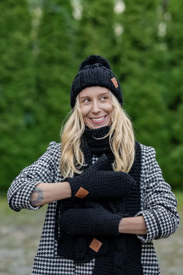 damska czapka merino z pomponem