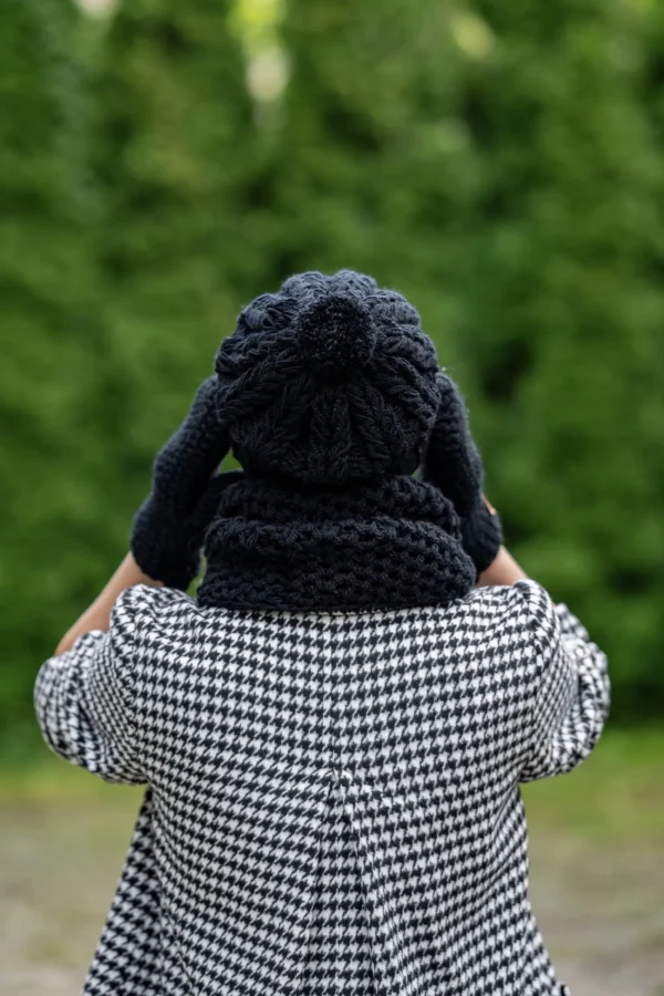 damska czapka merino z pomponem