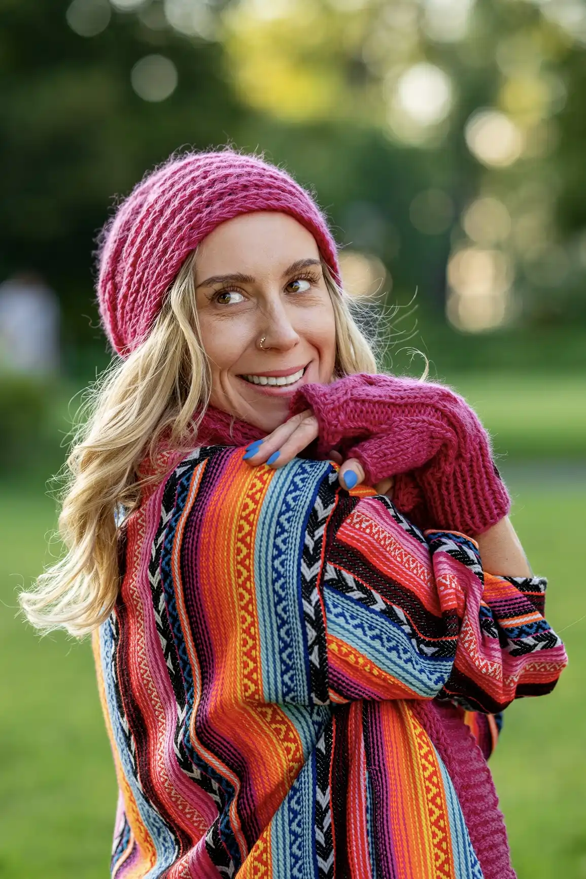 Mitenki MERINO 67% "Malina" 68 klasyczna czapka z miękkiej dzianiny